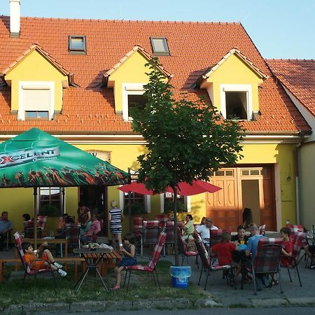Alva Pension 2 Mikulov Exteriör bild