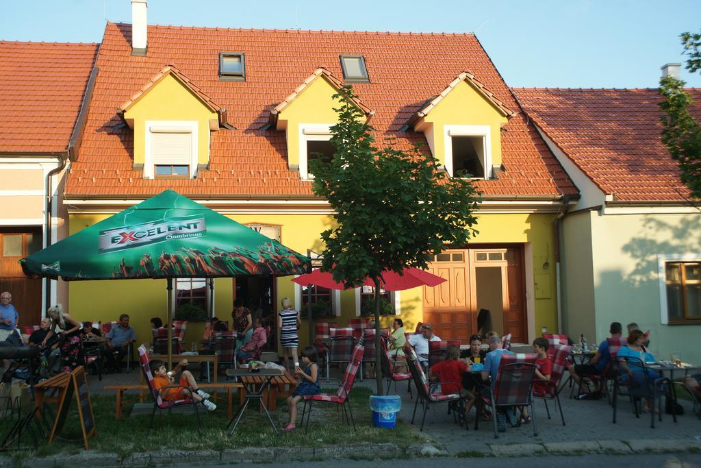 Alva Pension 2 Mikulov Exteriör bild